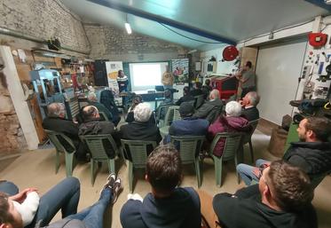 Julie Hersent et Gérald Fouga ont présenté les services de la MSA sur la sécurité au travail aux adhérents du comité MSA Marennes Oléron et aux JA du canton Cozes Saujon Royan.