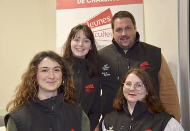 Le nouveau bureau des JA, de gauche à droite : Coline Brisson, Manon Durand, Guillaume Migaud et Camille Golvet.