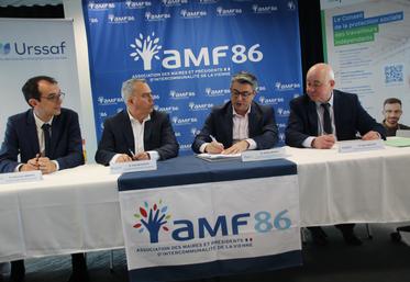 La convention de partenariat a été signée à la Maison des communes, à Chasseneuil-du-Poitou, vendredi dernier.