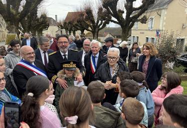 Françoise Gatel a passé un moment avec les enfants scolarisés à Chenevelles.
