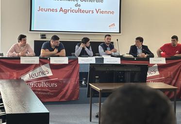 De nombreux sujets ont été évoqués par le bureau des JA86, dont des lois et décisions nationales, avec les députés de la Vienne.