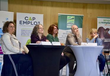 Différents acteurs de l'emploi en agriculture ont participé à ce rendez-vous : Agem 16-Service de remplacement, l'Anefa, la MSA et France Travail.