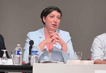 Coralie Dénoues, présidente du Conseil départemental des Deux-Sèvres, lors de l'AG de la Coop de l'eau 79, le 9 avril.