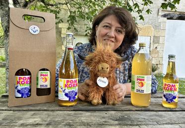 Sonia Beinchet présente son cidre "Pom Korn", son jus de pomme "After Pom" et son apéro box, avec sa mascotte Edgar, highland écossais.