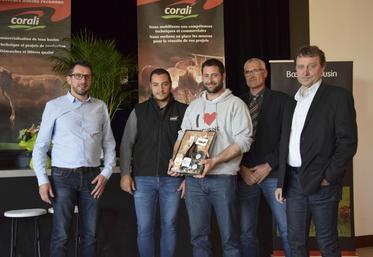 Corali a rendu hommage à l'éleveur de la Vienne Alexandre Humeau, dont la vache Oupette a été l'égérie du dernier salon de l'agriculture.