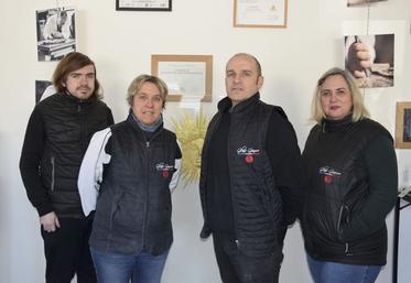 L'équipe de Glass Gravure, de gauche à droite : Nalé, Aurélie, Laurent et Cathy.