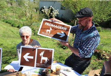 Une nouvelle signalétique va orienter les visiteurs sur le chemin des fromages de chèvres de la région.