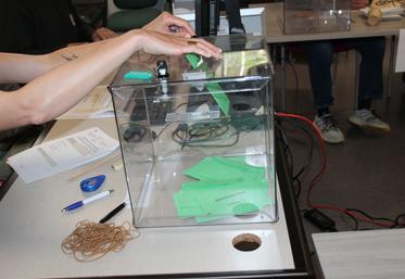 Le dépouillement s'est déroulé simultanément à Chauray et Poitiers (photo), jeudi 22 mai.