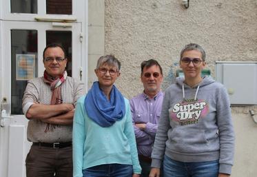 De gauche à droite, Samuel Arlaud, Mathilde Duris et Éric Dauchier, coprésidents de la MJC Claude Nougaro et Carole Maire, la directrice, attendent plus de mobilisation des élus pour sauver la structure.