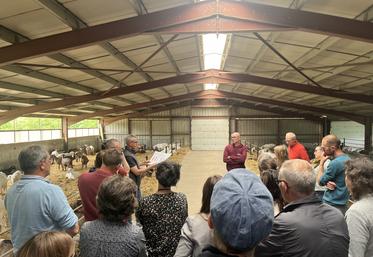 Après la matinée en salle, une présentation de l'EARL des 6 vallées était proposée.