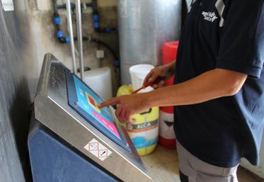 Le tableau de commandes du tank fournit des indicateurs pour une vérification du bon fonctionnement du tank.