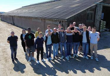 Les élèves ont notamment visité une ferme bovin lait.