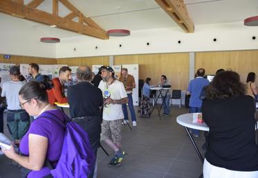 Le rendez-vous Job'Agri a réuni plusieurs dizaines de personnes, candidats, recruteurs et acteurs de l'emploi, le 10 juin à Aignes-et-Puypéroux.