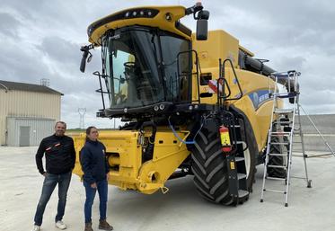 Pour limiter les risques de chute de hauteur lors de l'entretien des moiss'bat, le recours à un pirl (escabeau avec garde-corps) est la bonne idée selon Sandie Cousson (MSA) et Eddie Debarre (Cuma).