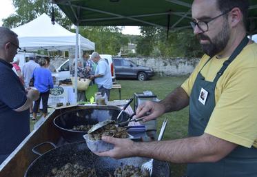 La Cagouille charentaise (Guillaume Roux et Cassandra Bœuf) régalera de sa présence 24 marchés de producteurs cette saison.