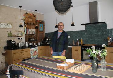 Benoît Court a ouvert les gîtes et chambres d'hôtes de la Pilatière en 2021. C'était un centre équestre jusqu'en 2015 et, il y a bien plus longtemps, l'ancienne ferme du Château.