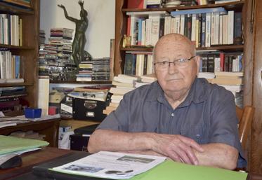 Yves Layrault a compilé ses souvenirs dans un livre qui retrace la création du lycée agricole de Salles-de-Barbezieux.