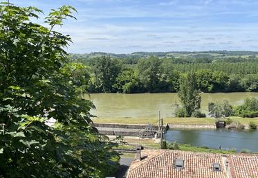 La piste cyclable longe le canal latéral à la Garonne.