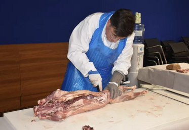 Cabri d'Ici a édité un guide de découpe à destination des bouchers, disponible sur le site du Civam Haut Bocage.