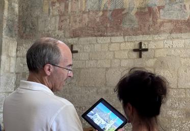 L'application "Eglises romanes GrandAngoulême" est disponible gratuitement sur iPhone et Android.