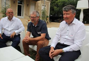 Faute de visibilité, les entreprises de la Vienne ont du mal à investir et retardent des recrutements, notent les responsables du Medef et de l'UIMM de la Vienne.