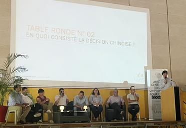La deuxième table ronde portait sur les perspectives d'avenir et a associé des représentants de la Coordination Rurale, de la FNSEA et des Jeunes Agriculteurs.