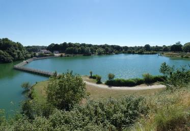 Le lac de Trizay, en Charente-Maritime.