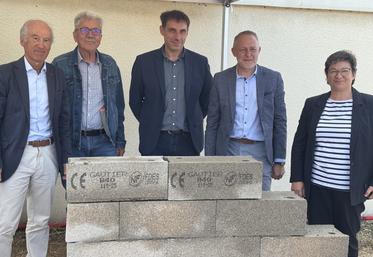 La pose de la première pierre de la modernisation et de l'extension de la station de traitement de l'eau potable d'Angeac-Charente. Les travaux doivent être terminés pour la fin de l'année.