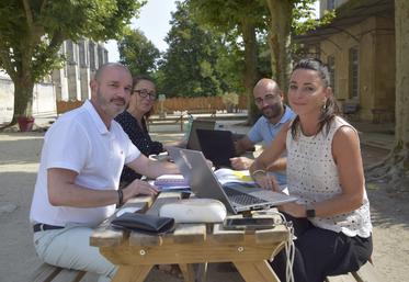De gauche à droite : Yannick Laurent, directeur de l'Institut de Richemont; Vanessa Rouamba, responsable des terminales SAPAT : Thomas Molinié, responsable des BTS économie sociale et familiale et Mélanie Gauthier, responsable pédagogique du pôle social.