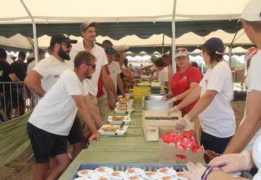 Chaque année, ce sont les JA qui gèrent la restauration.