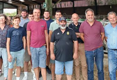 Les adhérents du syndicat ont pu découvrir une exploitation avec des ateliers d'élevage diversifiés.