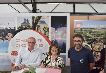 Jacques Chabot, président de la CdC des 4B, Laëtitia Plumat, présidente de la Chambre d'agriculture de la Charente, et Sébastien Delage, élu de la Chambre en charge de l'installation et de la transmission.