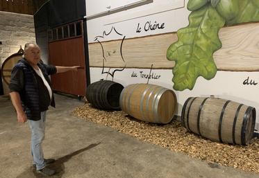 Jean-Louis Tesseron, propriétaire des lieux, travaille lui-même la muséographie et prévoit de réaménager cet hiver la salle dédiée au vieillissement de l'alcool.