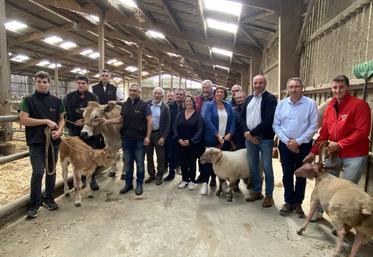 Le Gaec Bodin (à gauche) va présenter une quinzaine d'animaux de race Parthenaise.