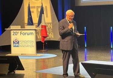 Jean-Pierre Raffarin avait choisi un sujet particulièrement d'actualité : "Quel avenir pour nos démocraties ?"