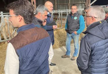 La réunion s'est tenue sur l'élevage de Romain Martineau.
