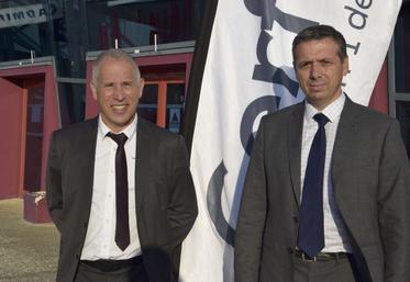 Médéric Gourbeau (à gauche), président de Cerfrance Poitou-Charentes, et son nouveau directeur Vincent Delochre.