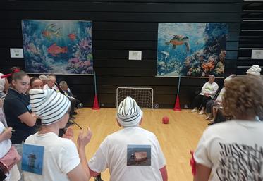 Un moment où jeunes et moins jeunes se retrouvent pour partager un moment convivial. 
