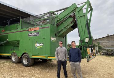 Matthieu et David Grolleau cherchaient à optimiser leur gestion de leurs betteraves, ils ont finalement acheté une machine-usine.