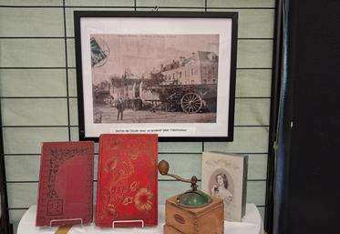 Cartes postales anciennes, objets et livres s'exposent jusqu'au 4 novembre.
