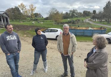 François Lohues (au centre) cherche à transmettre à Thomas Proust.
