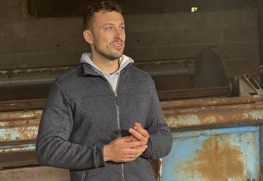 Christophe Dubois, éleveur ovin en agriculture biologique à Champniers.