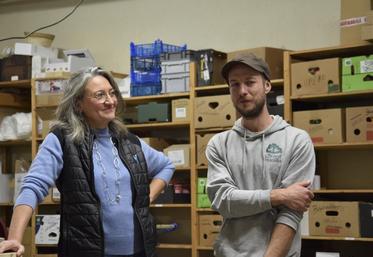 Isabelle Sevegrand, gérante du magasin Biocoop L'Epicéa de Soyaux, et Michael Villan, éleveur de poules pondeuses à Sers.