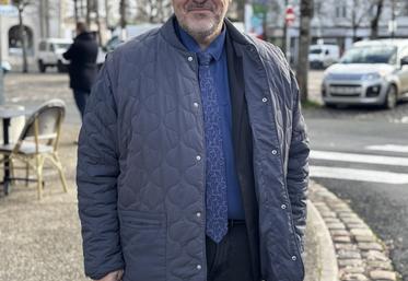 "Les maires sont les MacGyver de la démocratie", confie Cyril Cibert.