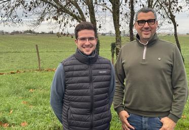 Enzo Gendron, salarié de Larignon et futur éleveurs, aux côtés de son futur ex-patron, Nicolas Larignon