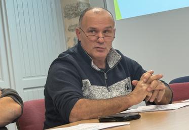 Jean-Pierre Monthubert, président du Syndicat caprin de la Charente, a rappelé la nécessité pour les éleveurs d'être soudés pour peser dans les négociations avec les laiteries.