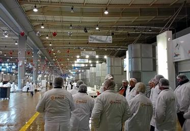 Le groupe d'agriculteurs de la FNSEA 17 a pu découvrir le fonctionnement du premier marché de France.
