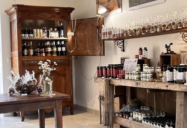 Une boutique aux accents rustiques a été aménagée.