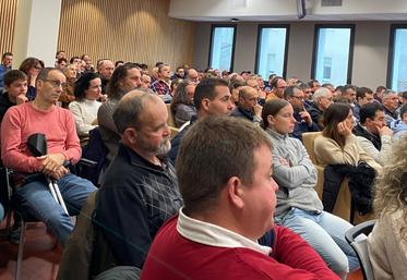 150 éleveurs sont venus s'informer sur la DNC, lors de la réunion à Saintes. 