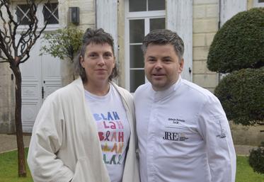 Sylvain Belouin, et sa compagne Valérie. Le président des Jeunes restaurateurs de France (JRE) tient à mettre en avant le rôle des femmes, indispensables dans la gestion des salles de restaurant. Pour l'instant, les JRE ne comptent que deux cheffes dans l'association.